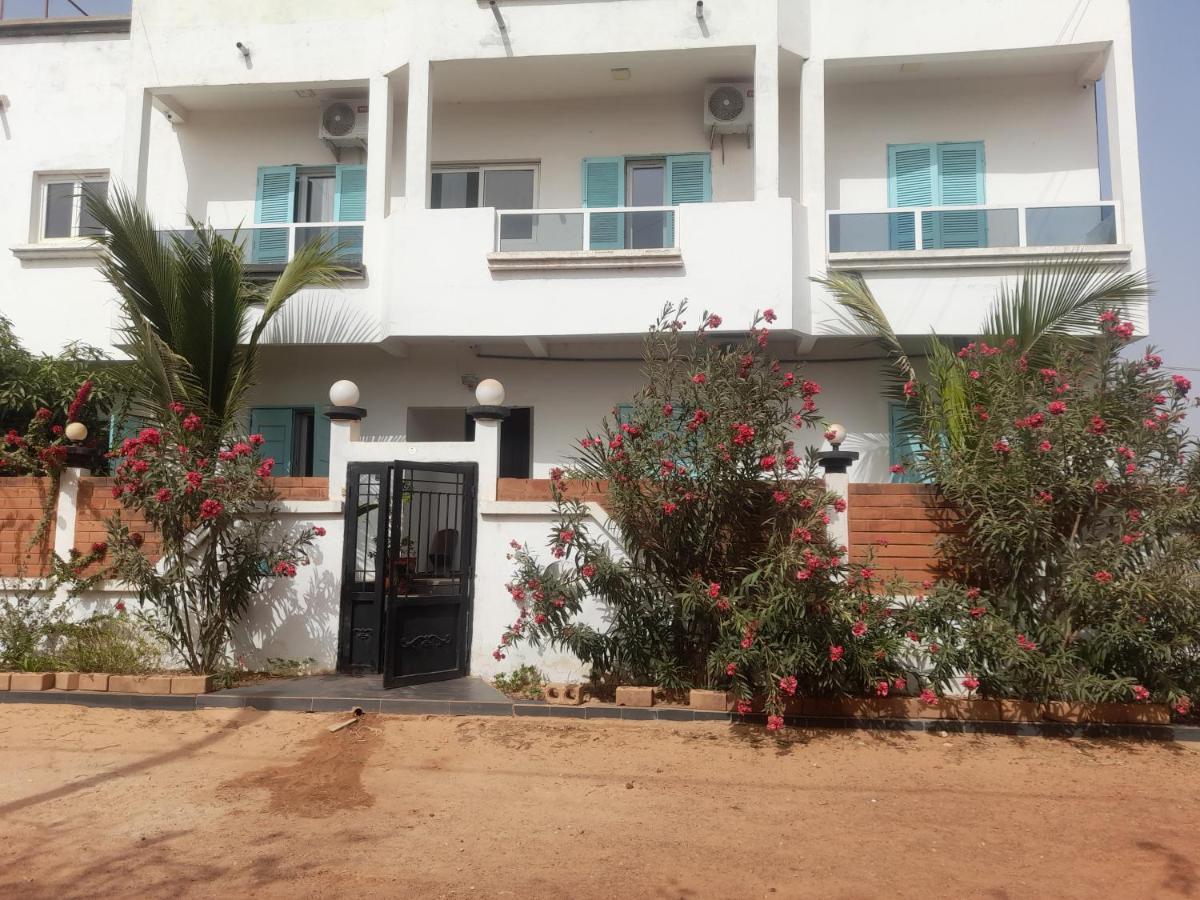 Residence Marie France Mendy Toubab Dialaw Exterior photo